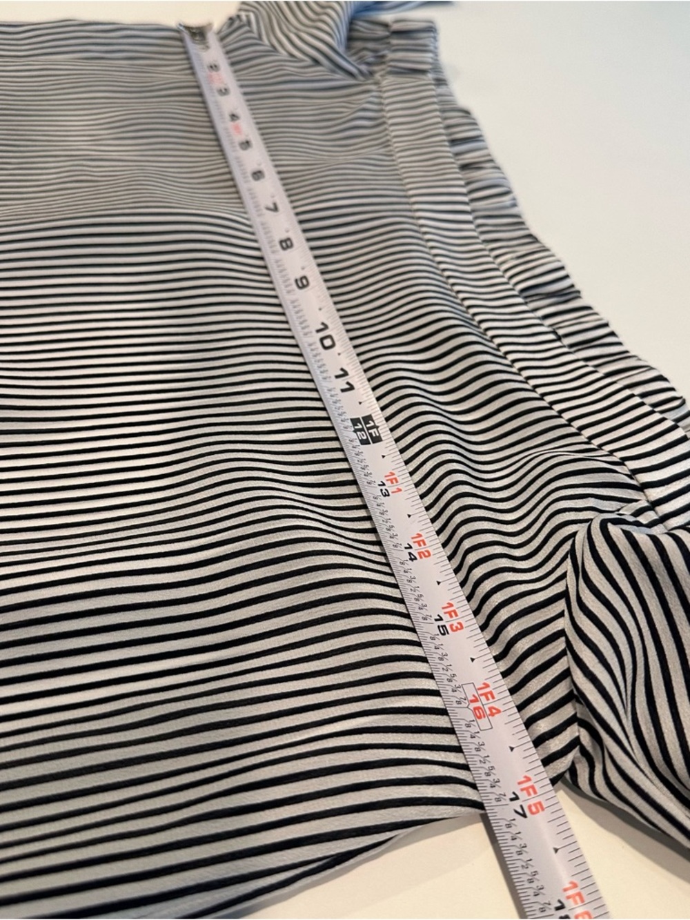 Cabi 100% Silk Off Shoulder Striped Blouse XS Black White Tunic Top Lightweight - Picture 10 of 15